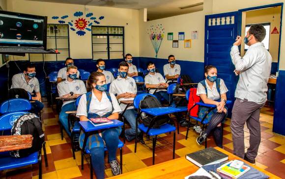 Pese a la falta de docentes continua calendario académico