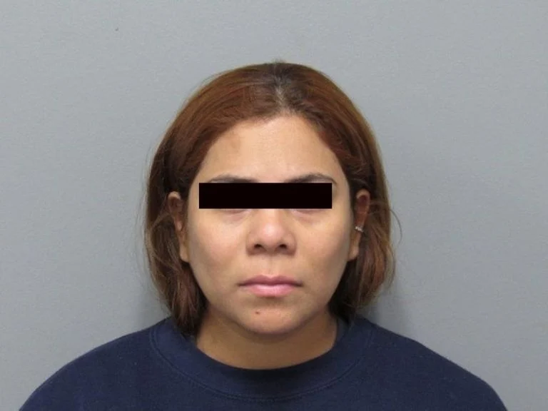 Mujer sale de vacaciones y olvida a su bebé de un año en casa