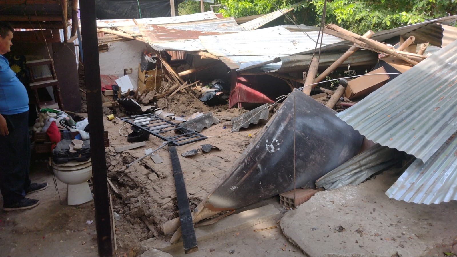 Se derrumbó casa en Neiva, resultando en pérdida familiar.