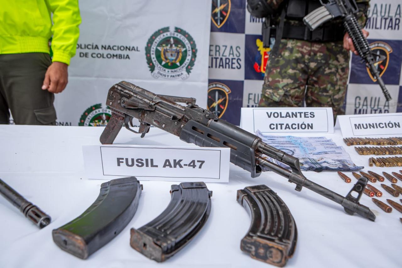 Policía y Ejército hallaron arsenal de guerra