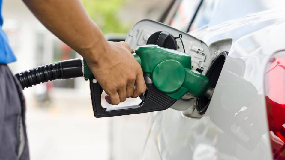 La gasolina no subirá en diciembre.
