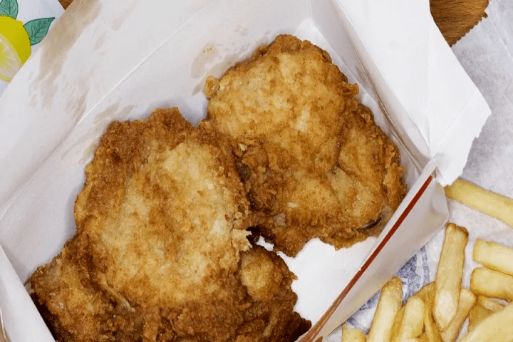 Mujer pidió pollo frito a domicilio y le mandaron una toalla de manos apanada