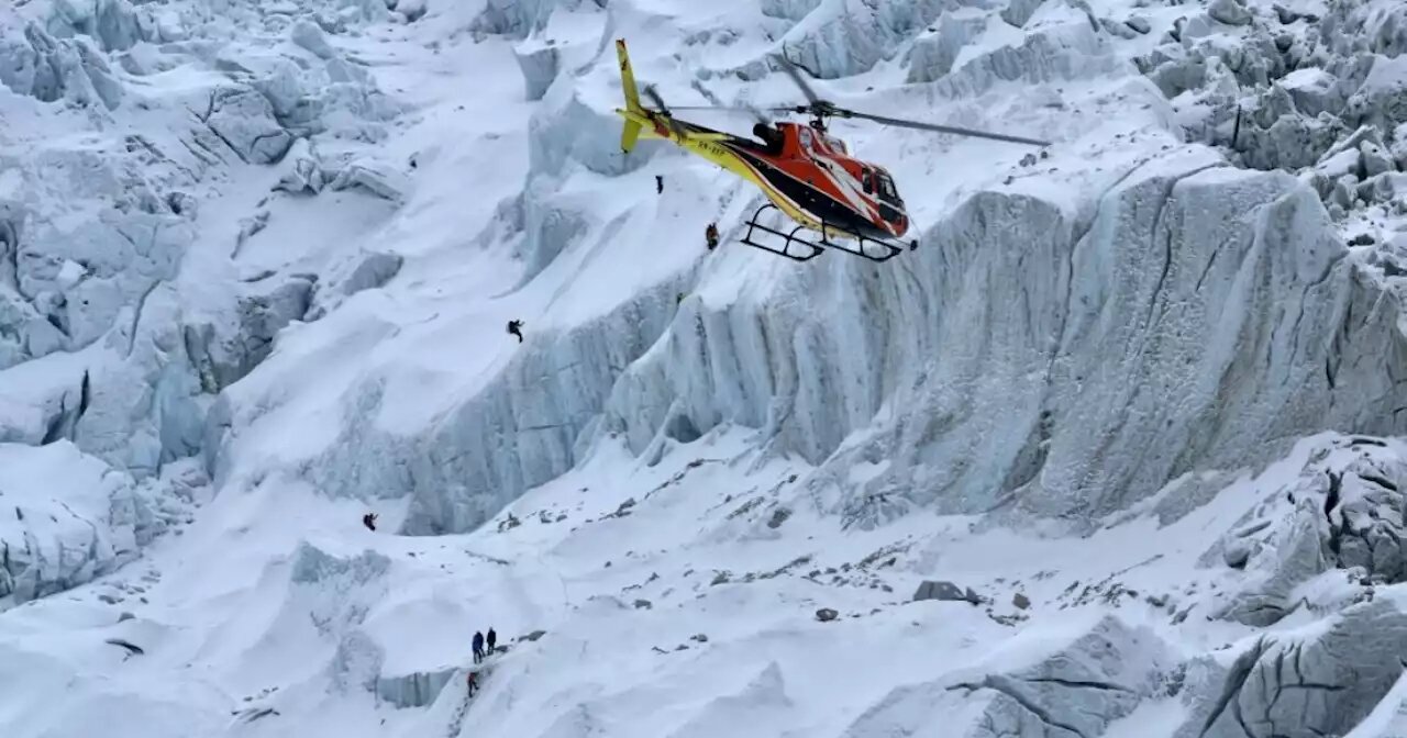 Helicóptero se estrella con cinco mexicanos cerca del Everest