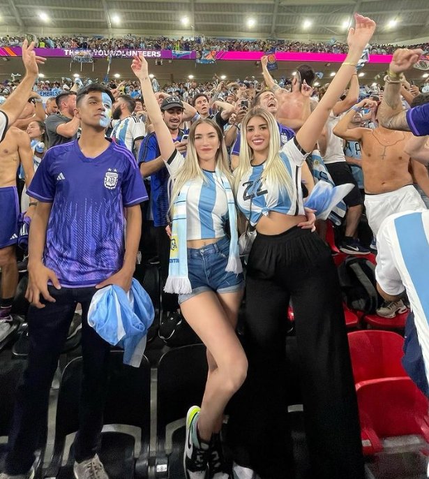 Milu y Noe, las rubias argentinas que sacaron sus 'melones' a "pasear" en Qatar 2022