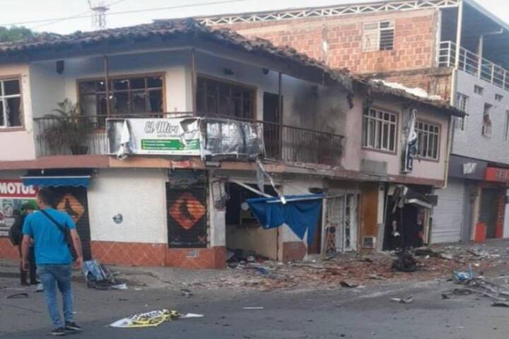 Tres niños y dos policías heridos por atentando terrorista con una motocicleta bomba en Jamundí, Valle del Cauca