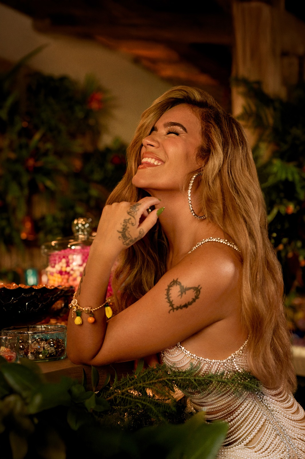 Karol G deslumbra como portada de la revista Elle España