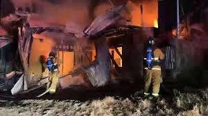 Incendio deja 3 casas incineradas