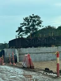 Retraso en obras del puente las delicias.