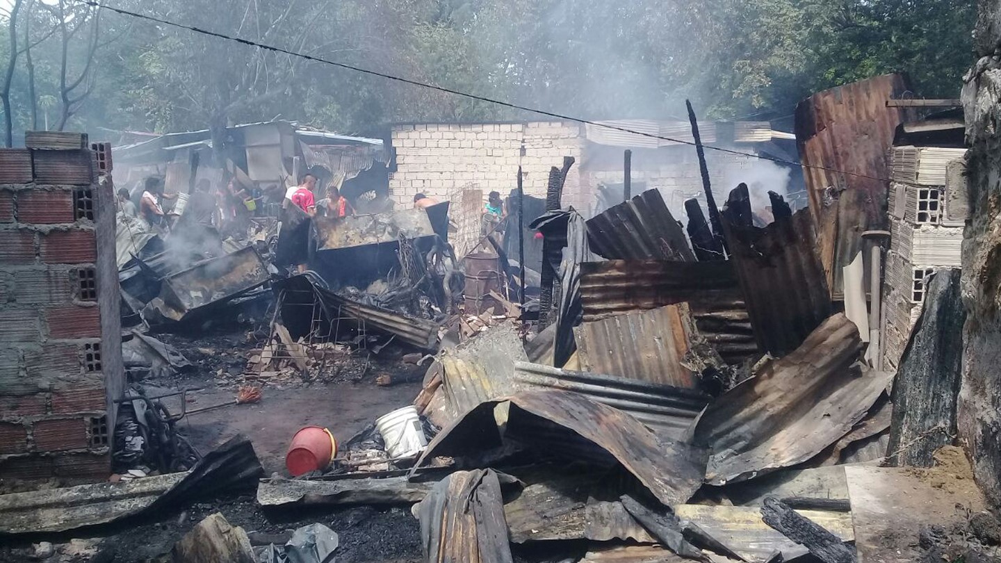 Perdida total sufrieron varias familias