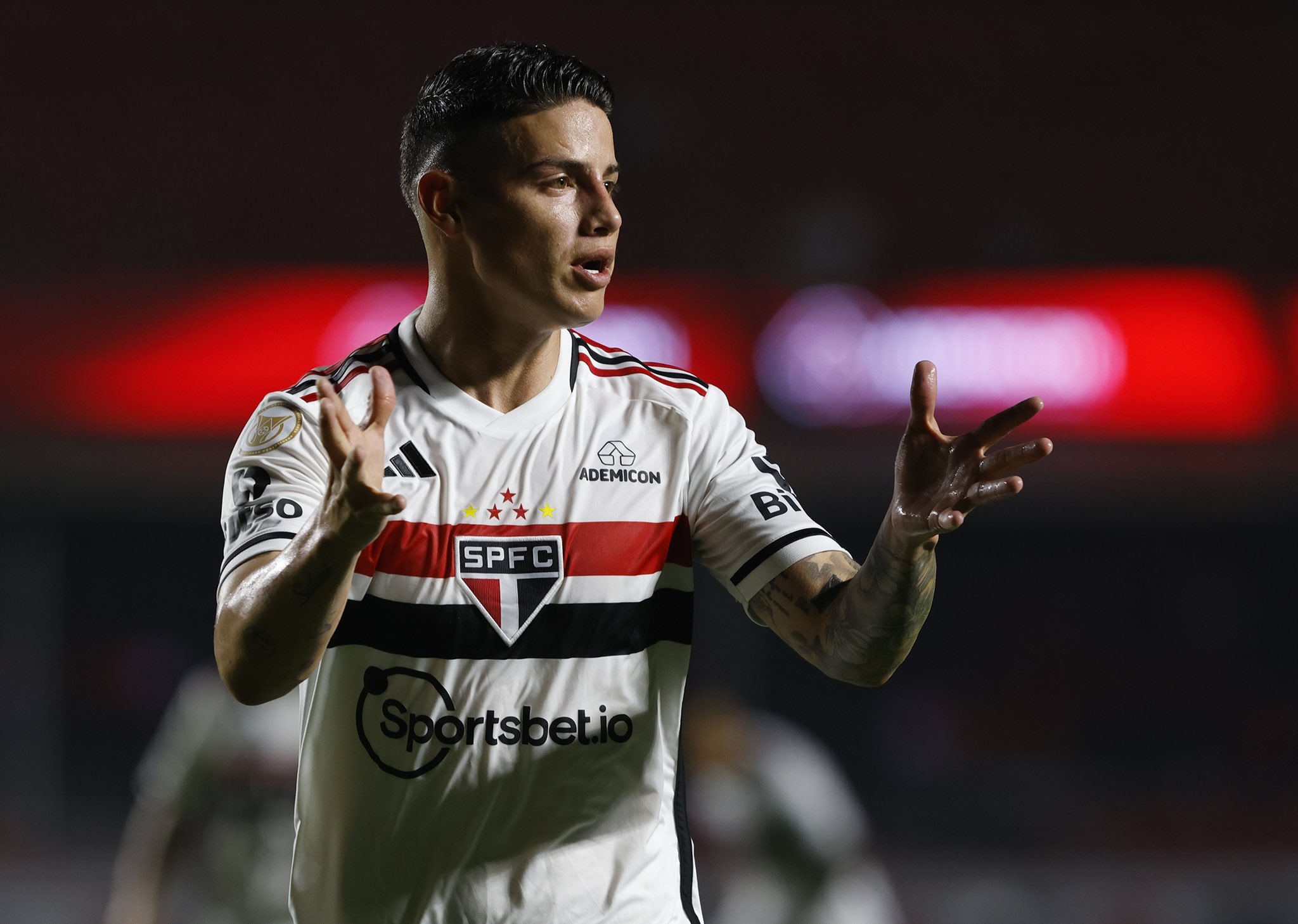 James Rodríguez, otra vez campeón sin jugar