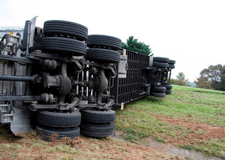 Fuerte choque de autobuses escolares