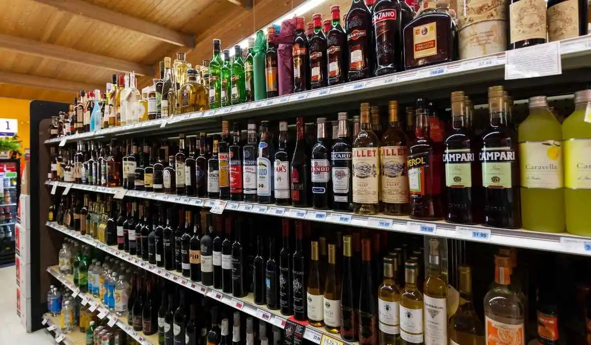 Diputado alerta por pérdida de espacios del Aguardiente Doble Anís frente a licoreras externas