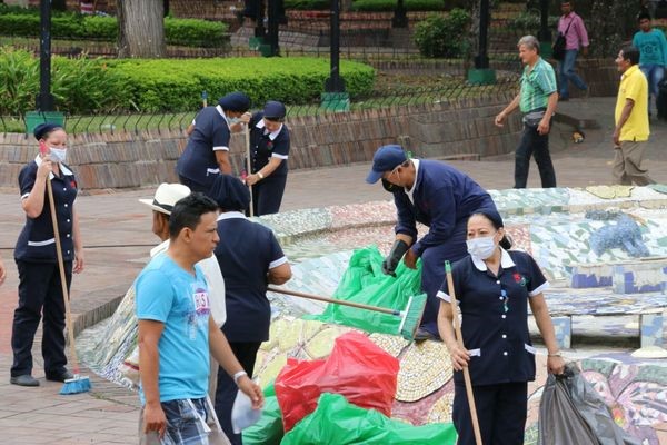 Jornada de aseo al Parque Santander de la ciudad de Neiva