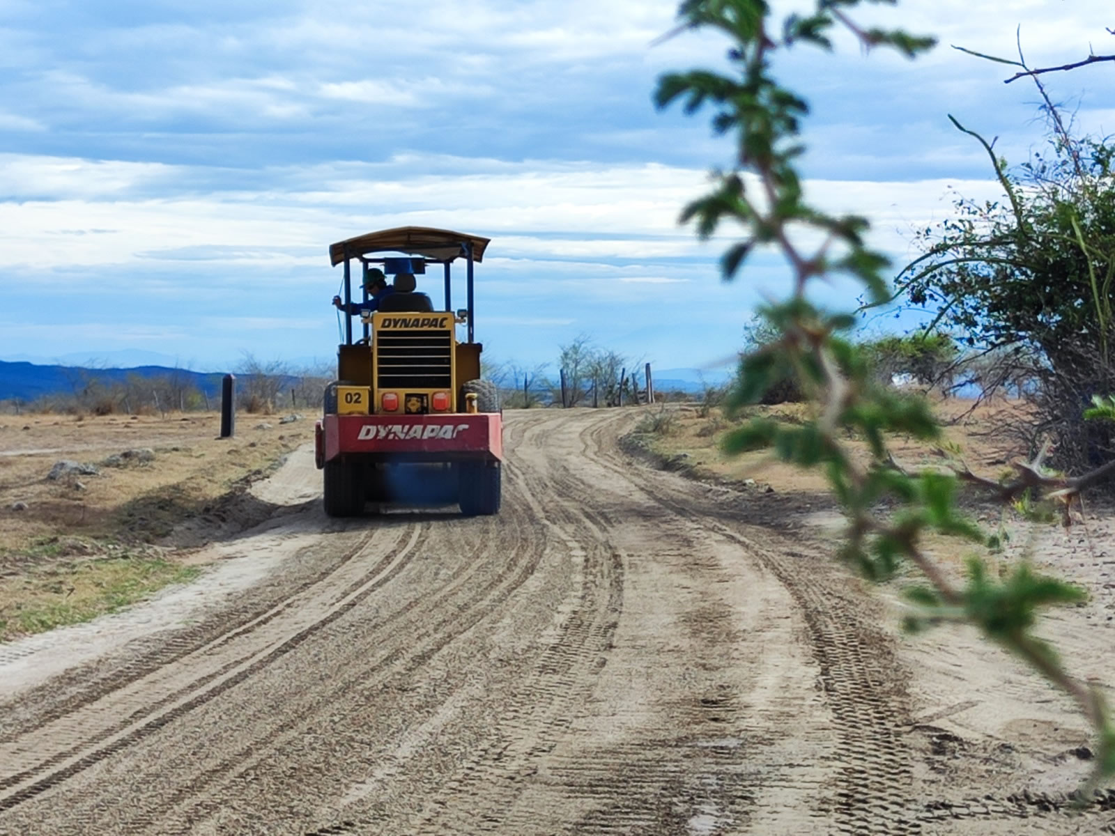 Avanzan los mantenimientos viales en 11 municipios del Huila