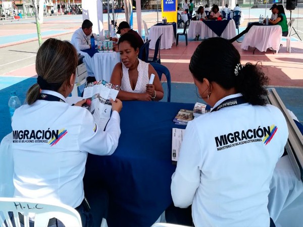 Venezolanos se acercan a migración Colombia
