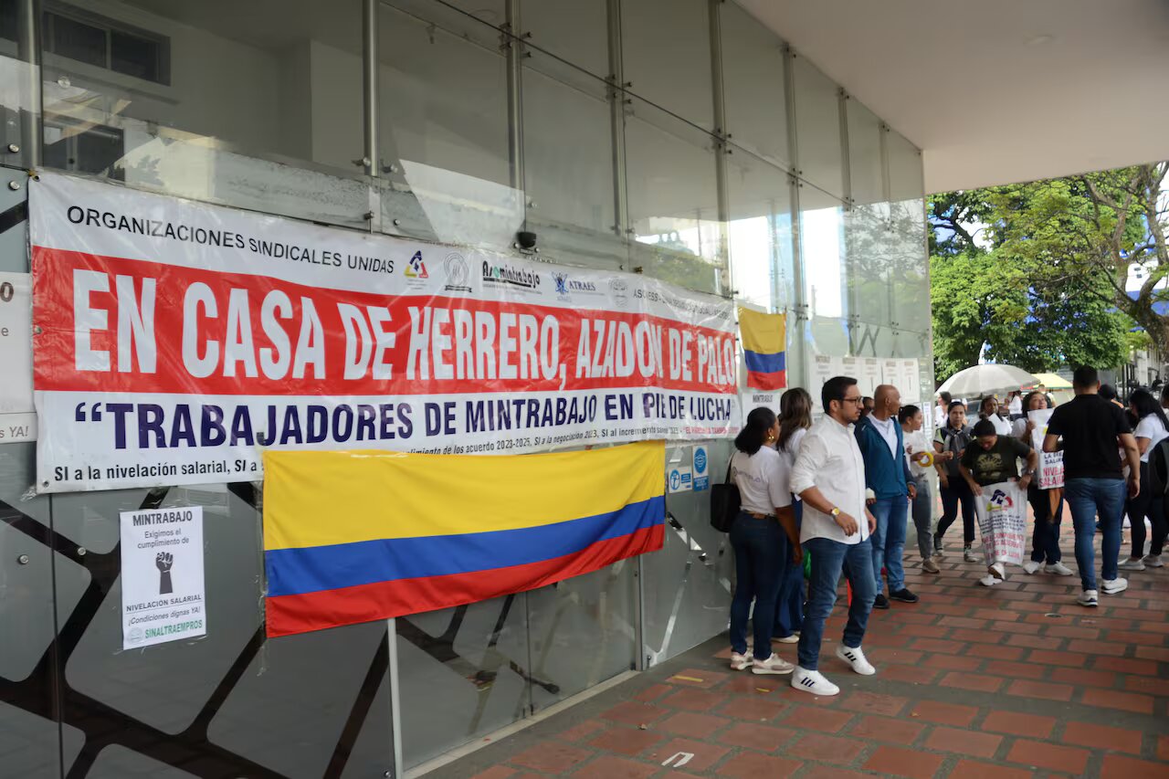 [AUDIO] Sindicatos del Ministerio del Trabajo continúan en cese de actividades