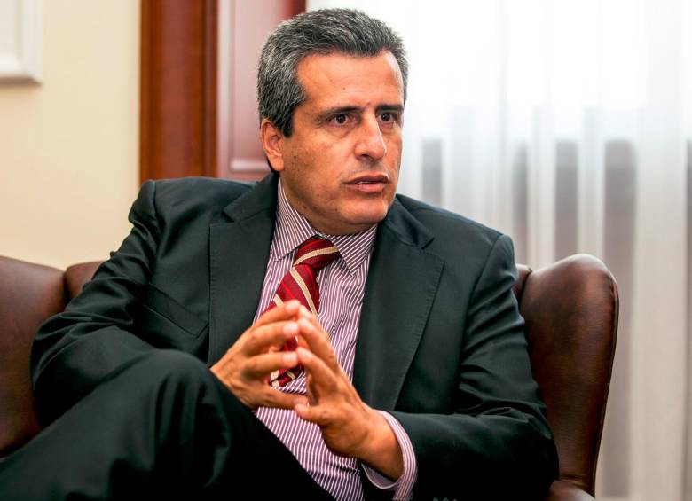 El ministerio del Interior liderará reunión clave con Bomberos para abordar crisis financiera y fenómeno de El Niño.