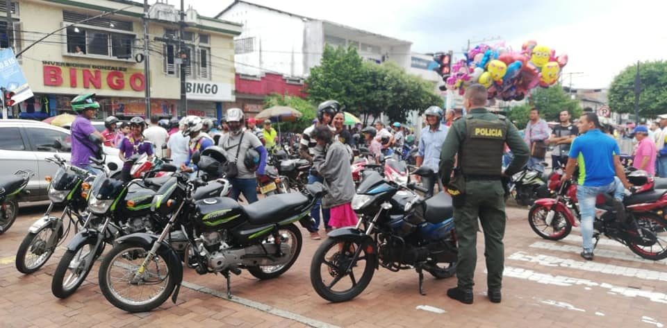 Llegada masiva de motociclistas de otros municipios.
