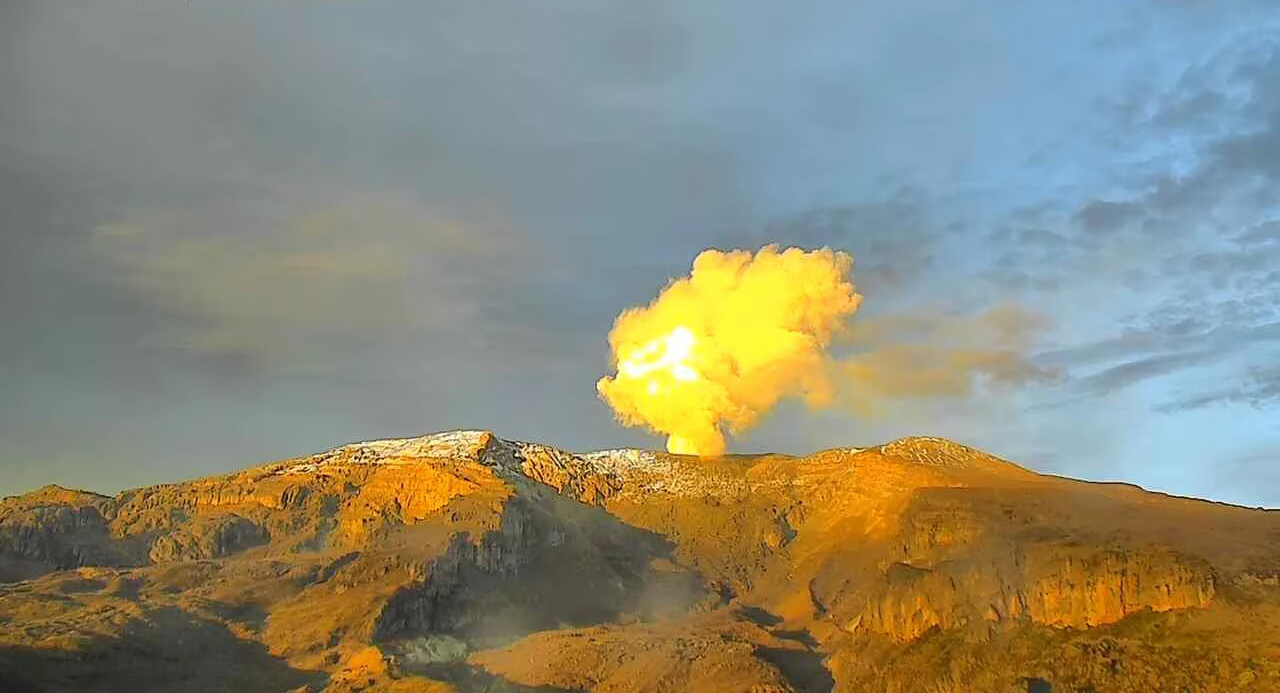 [VIDEO] La impresionante incandescencia en el Volcán Nevado del Ruiz