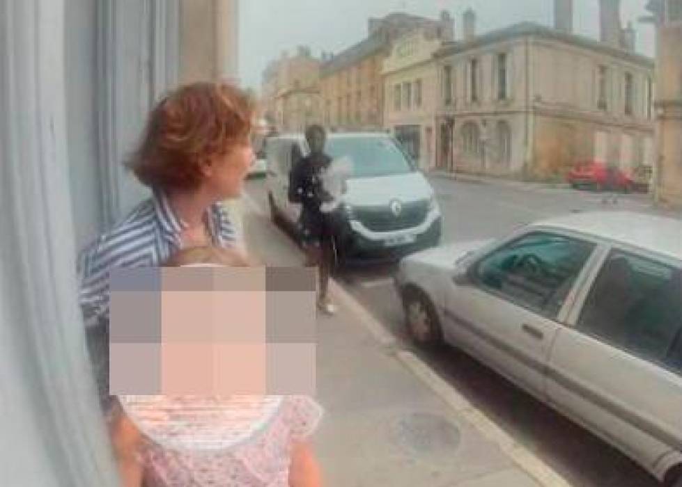 Una niña y su abuela fueron atacadas en la entrada de su casa