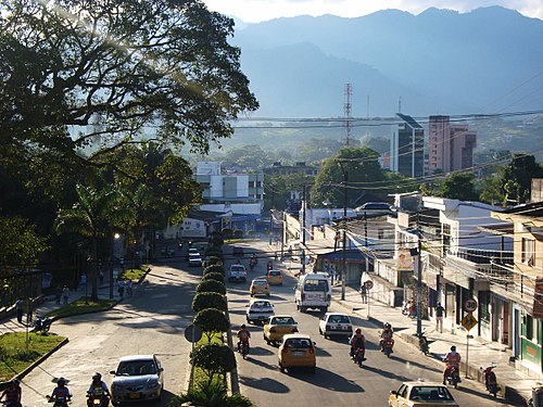 Avanza el mejoramiento vial en Florencia.