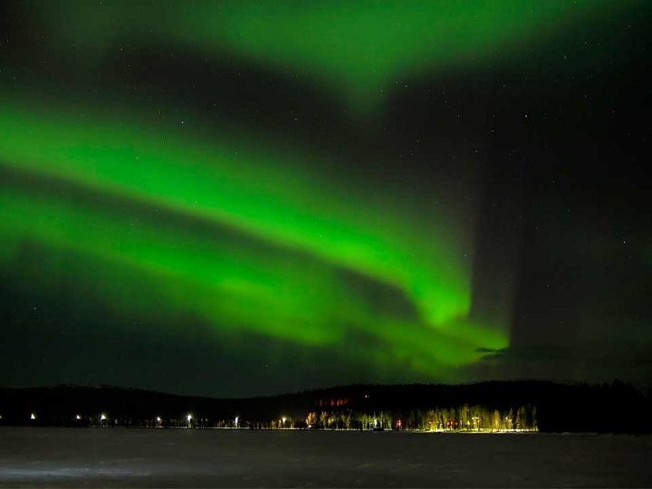 ¡Increíble! Aurora boreal fue grabada por pilotos