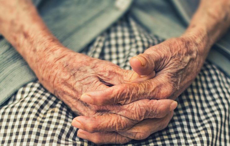 “Lupa” a estampilla Pro-Adulto Mayor