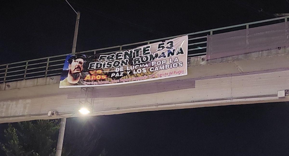Pancartas alusivas a las FARC aparecen en Bogotá