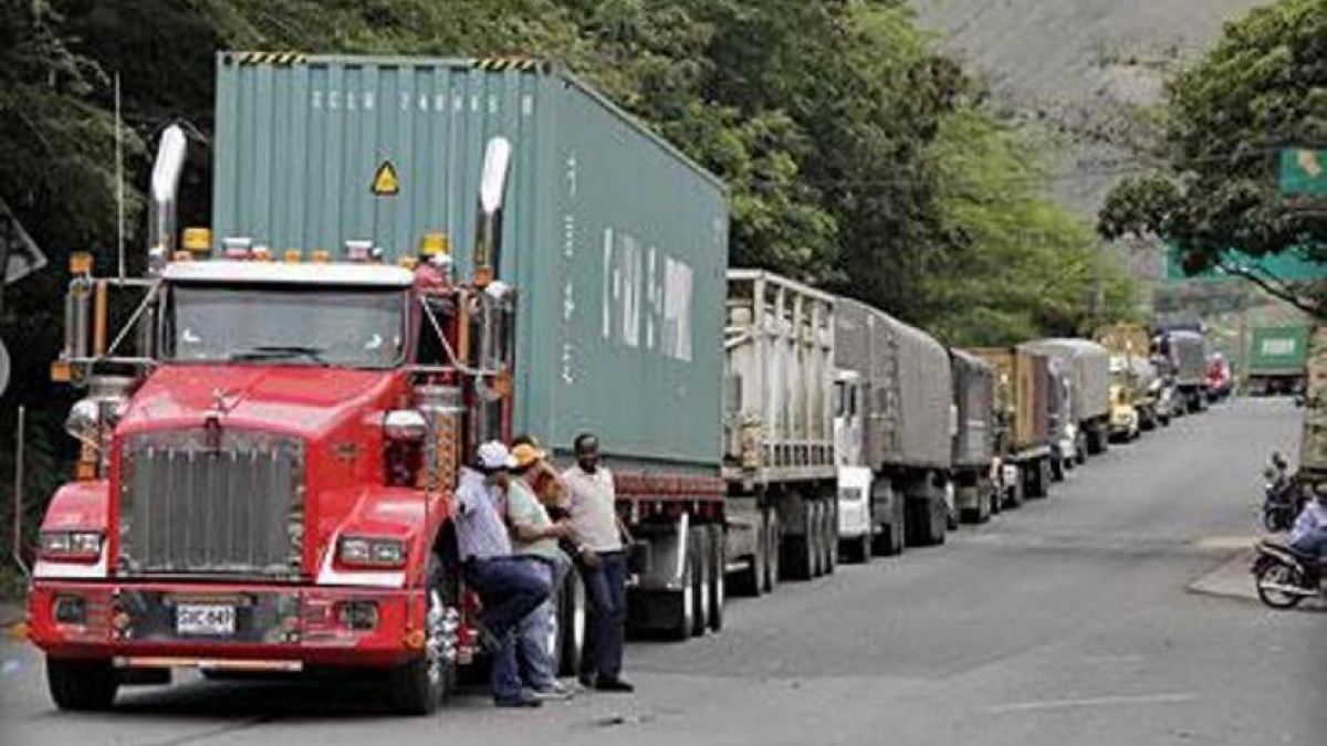 [AUDIO] Camioneros se movilizan en rechazo de aumento de ACPM