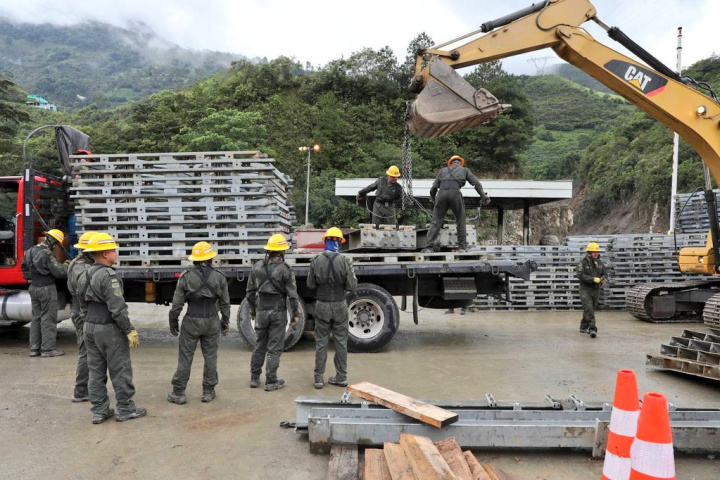 Continúan las labores para rehabilitación de la vía al llano