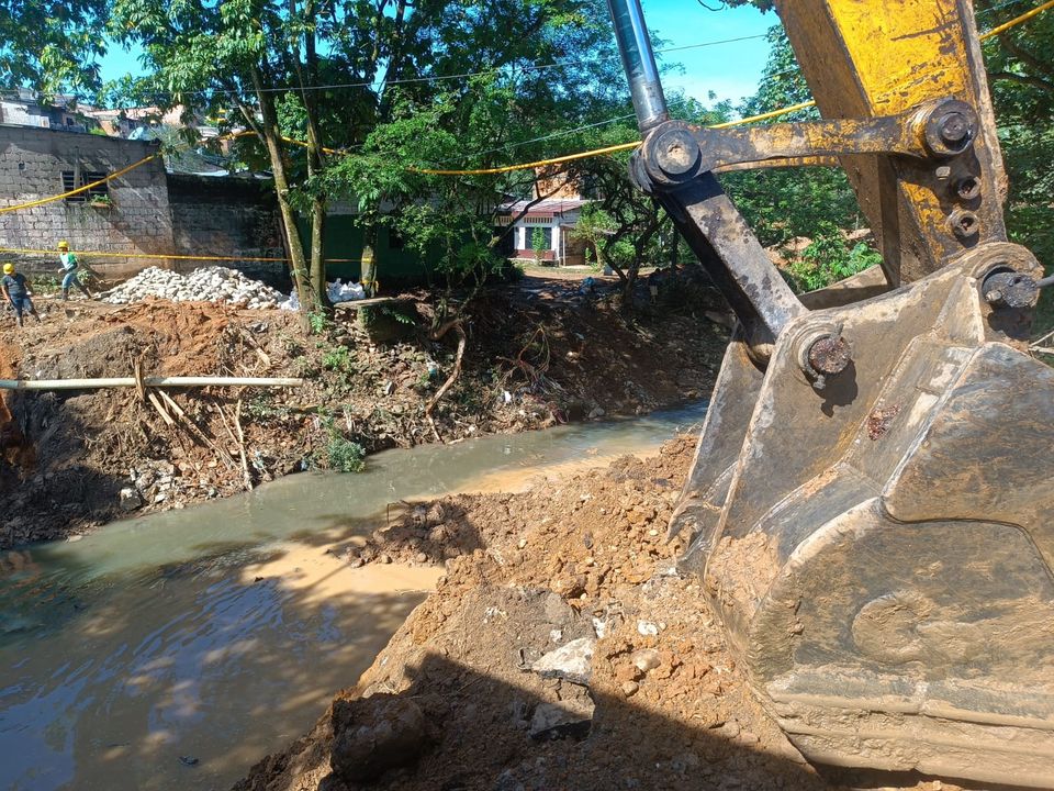 Asesoría a las veedurías ciudadanas creadas para las obras de construcción .