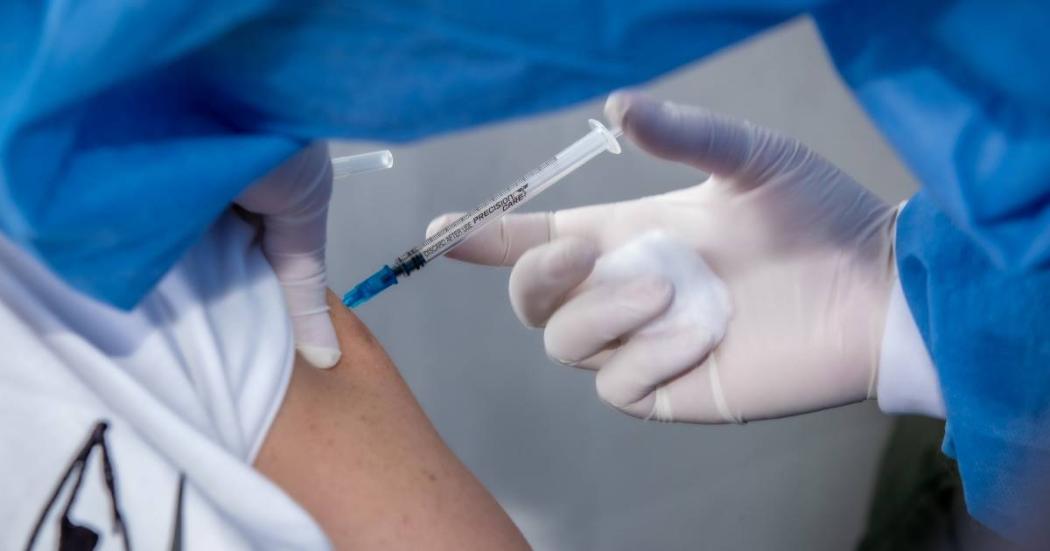 Autoridades medicas invitan a vacunarse.
