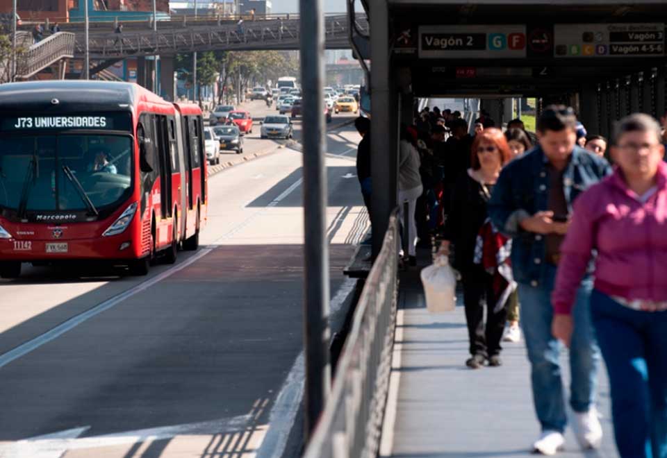 Se colaron en las nuevas puertas anticolados de Transmilenio
