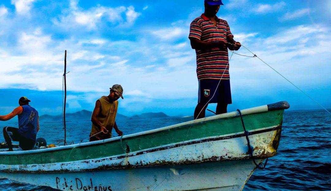 Disfrazados de pescadores estarían robando en la represa de Betania