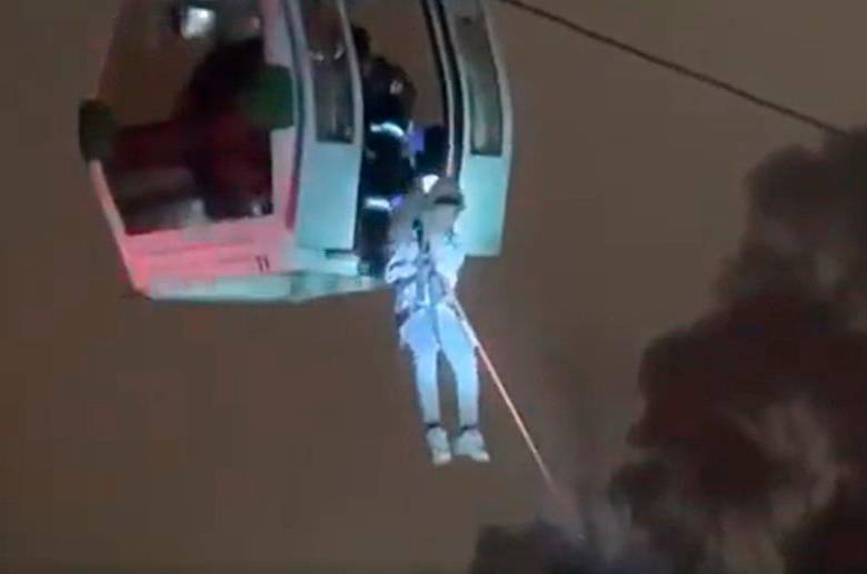 Así fue el rescate de las personas atrapadas en un teleférico