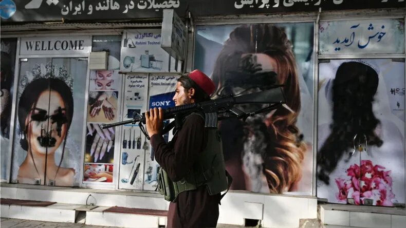Talibanes ordenan cerrar los salones de belleza en Afganistán