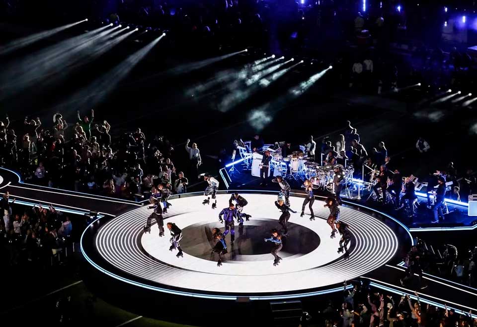 [VIDEO] Brutal show del medio tiempo de Usher en el Super Bowl