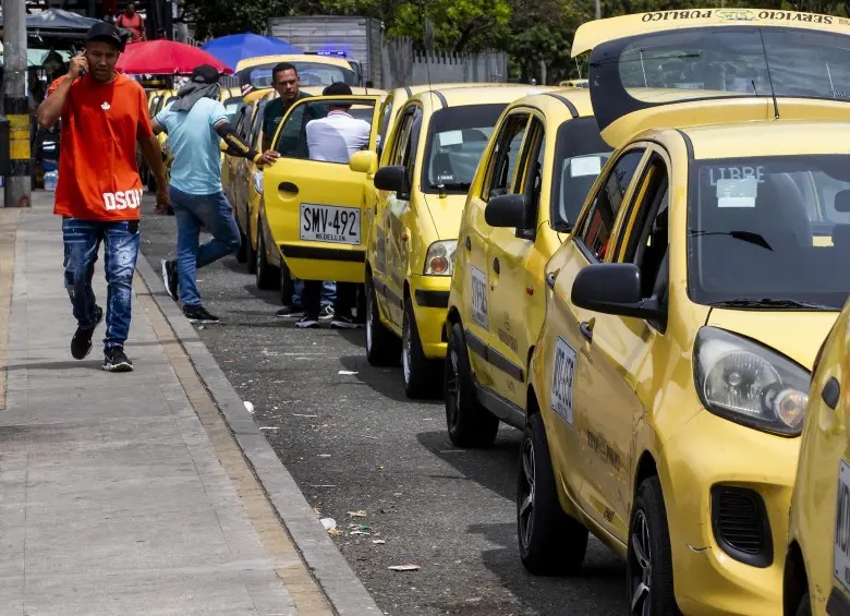 Actualizan tarifas para el transporte tipo taxi