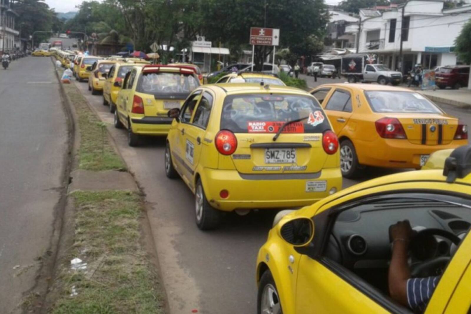 Taxistas en Florencia, anuncia movilización.