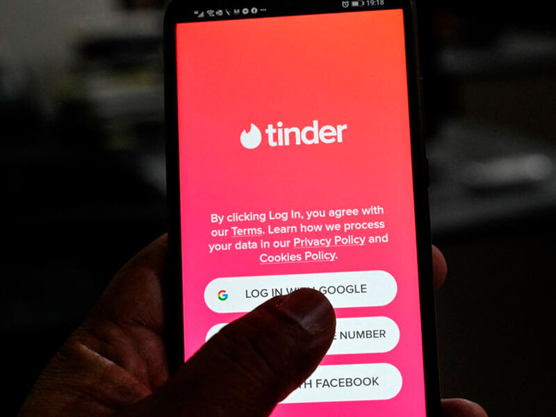 Hombre de 63 años, flechado en Tinder por joven de 20, fue robado y amarrado en su casa