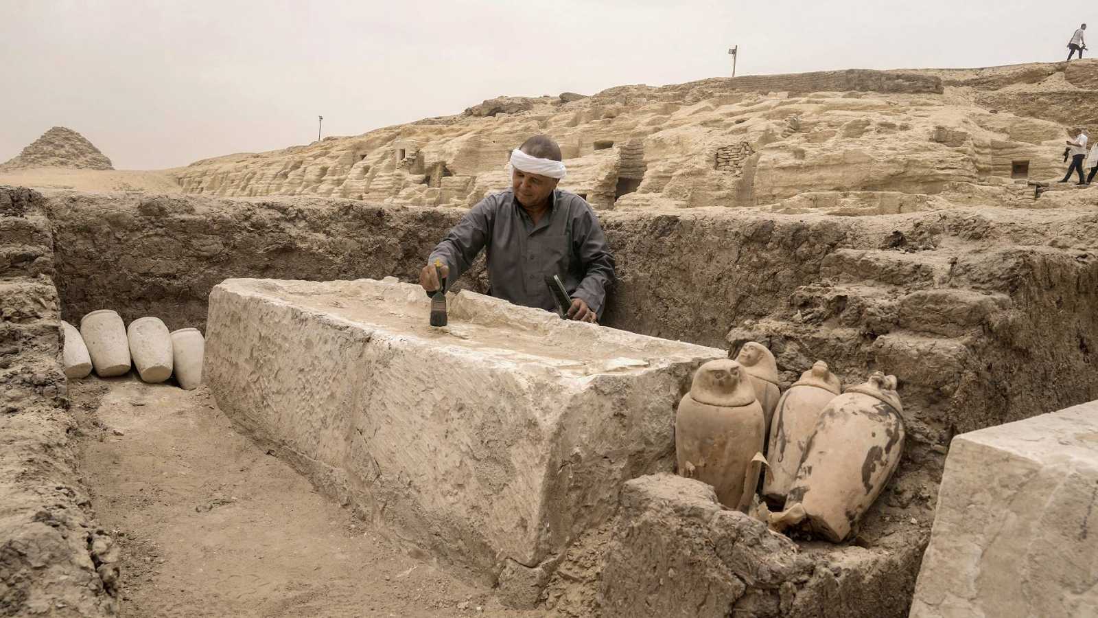 Arqueólogos encuentran dos talleres de embalsamamiento los más grandes de la historia