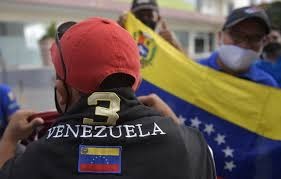 Venezolanos a certificar su estadía en Florencia.