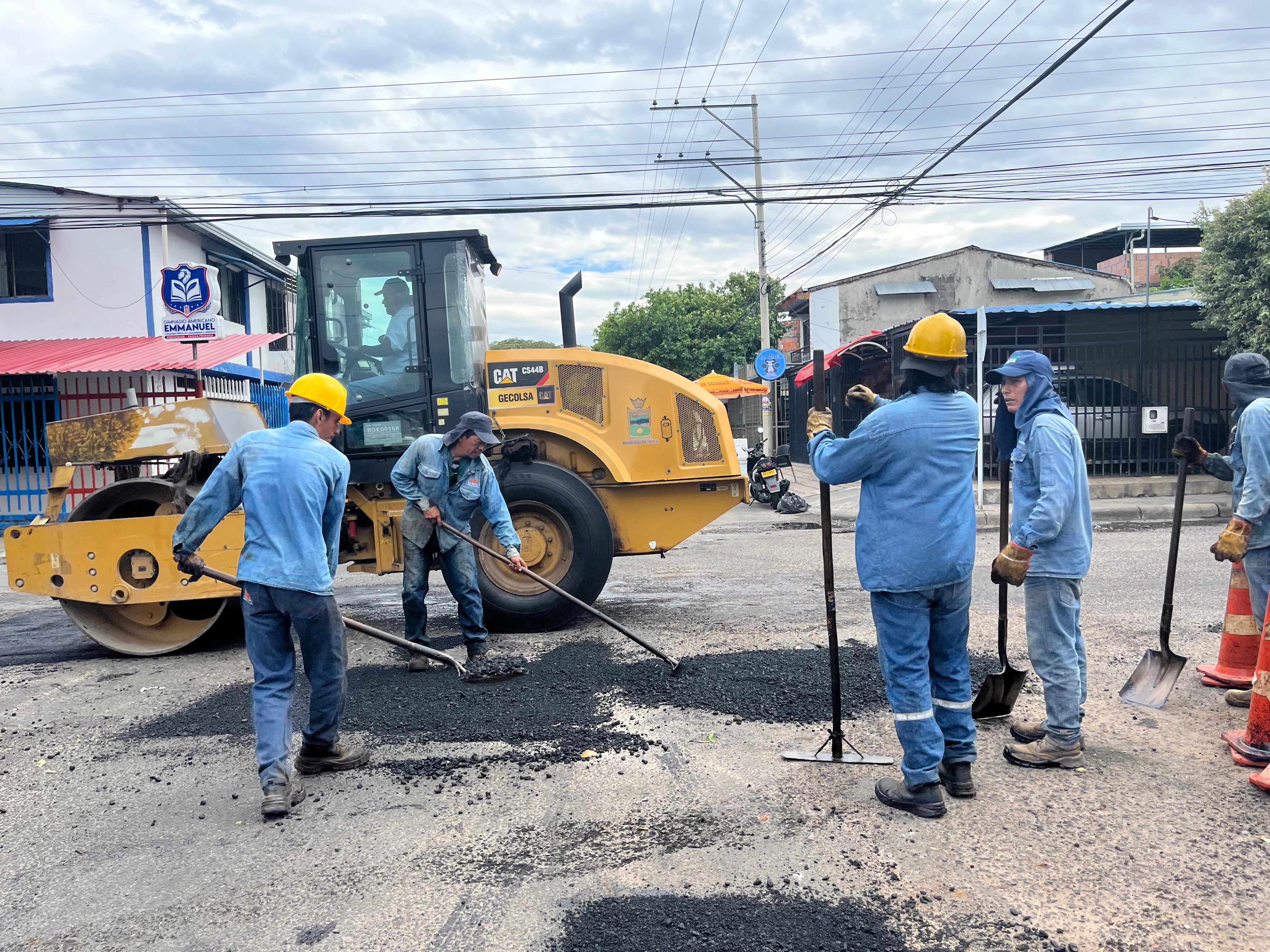 recuperación vial en los barrios El Jardín y Monserrate de Neiva