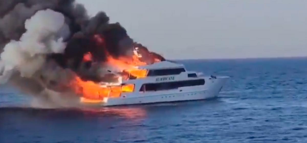 Yate se incendió en medio del mar